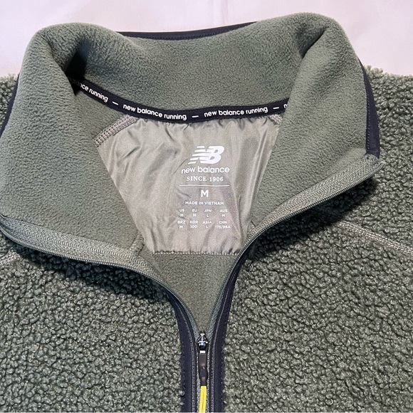 New balance jacket - Picture 2 of 2